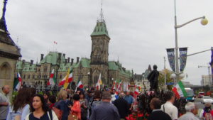 کارزار اشرف‌نشانها در برابر پارلمان فدرال کانادا همزمان با کنفرانس مطبوعاتی دراتاوا روز پنج شنبه ۶ اکتبر ۲۰۱۶