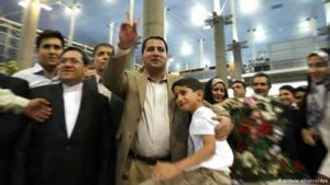 201686233419215834021_Shahram-Amiri-following-his-return-to-Iran-from-USA- (1)