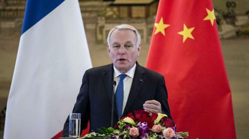 201741418581822679141_Ayrault-speaks-to-journalists-during-a-press-