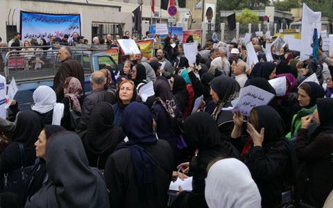 Iran-People-Plundered-01